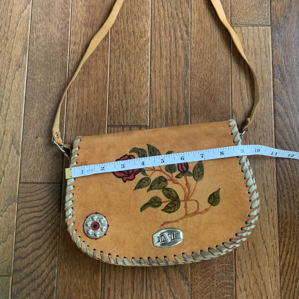 Vintage Boho Hippie Tan Real Leather Shoulder Bag with Floral Design Metal Clasp - Picture 7 of 7